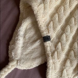 women’s winter hat, covers the ears